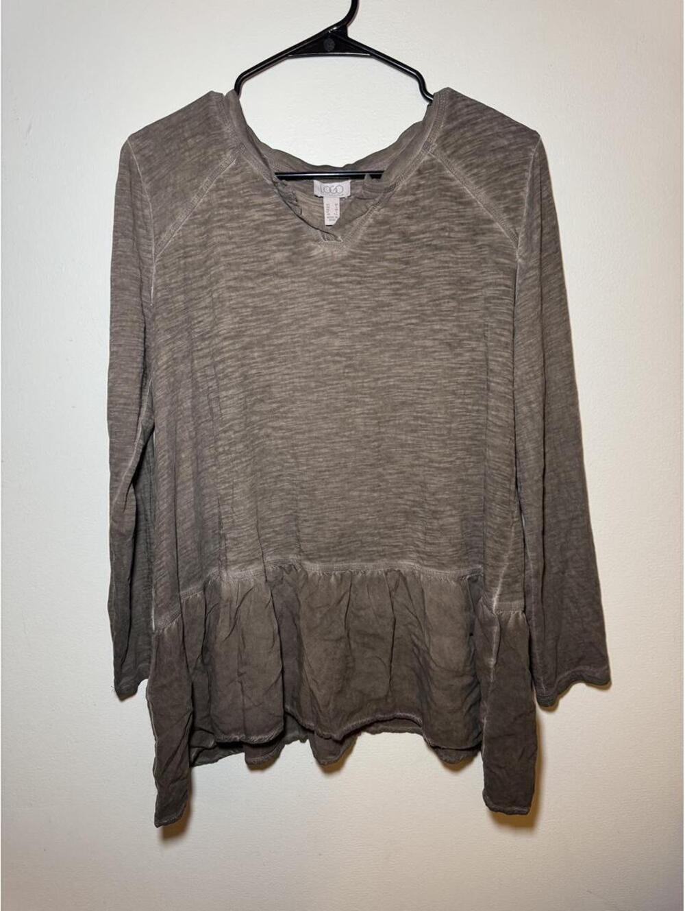 LOGO Lori Goldstein gray long sleeve top with ruffle hem, size M